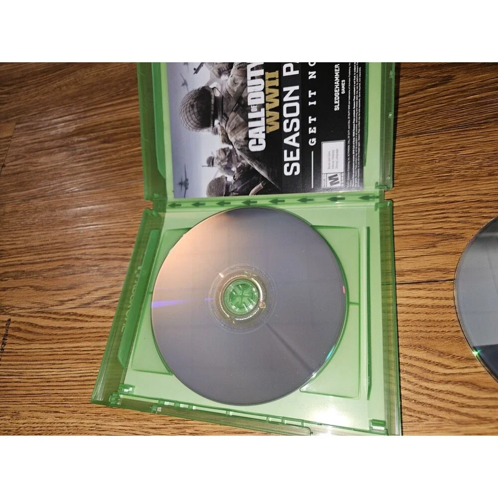Xbox One Call Of Duty WWII & Rainbow Six Siege